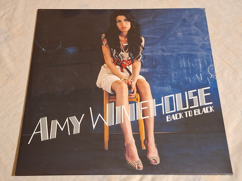 Amy winehouse back - ,